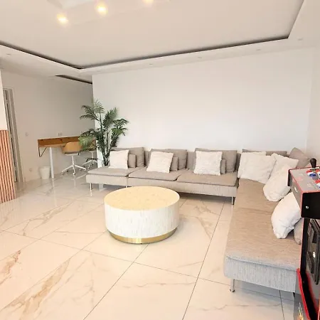 Apartment With Amazing View Of With Private Parking *