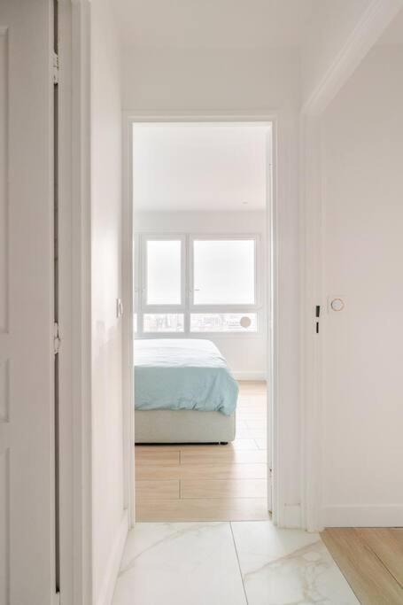 Appartamento With Amazing View Of With Private Parking Parigi