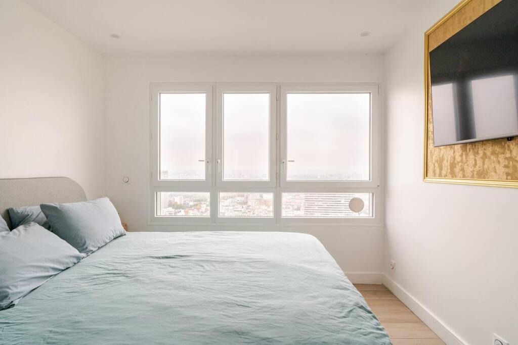 With Amazing View Of With Private Parking * Parigi