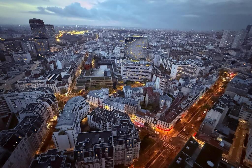Appartamento With Amazing View Of With Private Parking Parigi