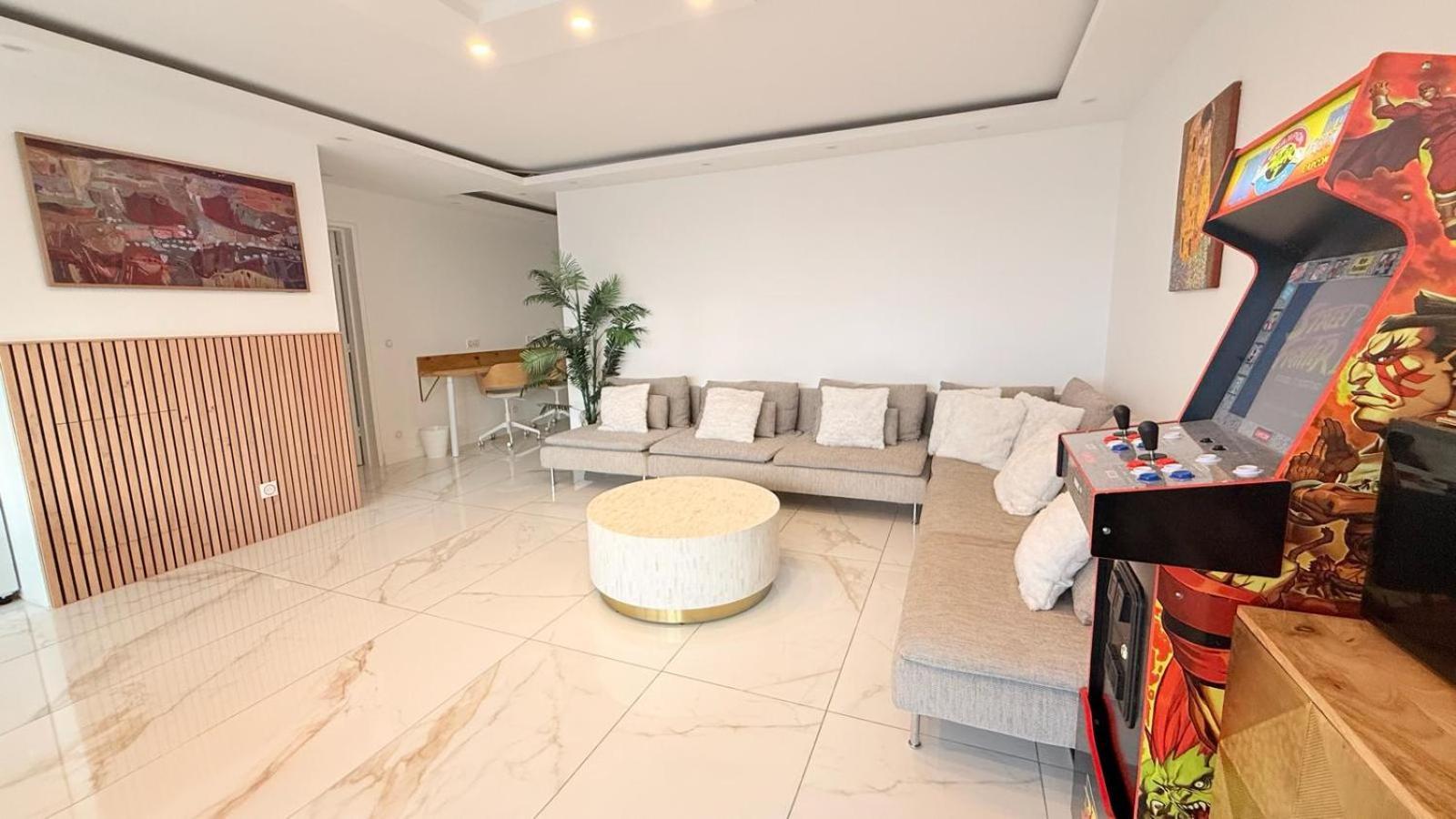 Appartamento With Amazing View Of With Private Parking *